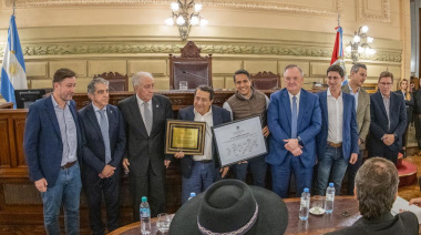El Senado realizó homenajes a referentes de la medicina y la tradición de Santa Fe