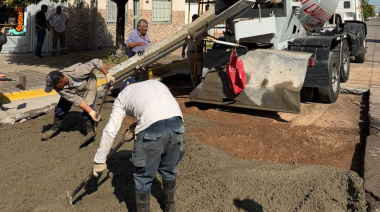 La Municipalidad retomó la renovación de paneles de hormigón