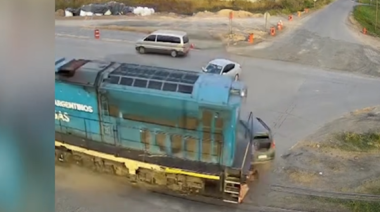 Un tren embistió a una camioneta en el límite entre Gálvez y Alvear