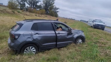 Una camioneta volcó en la autopista a la altura de Ramallo