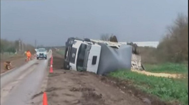 Un camión volcó en el acceso a Cargill
