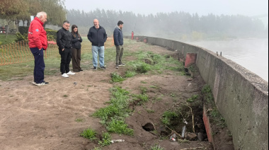 El Concejo sigue dilatando la reparación del murallón del puerto