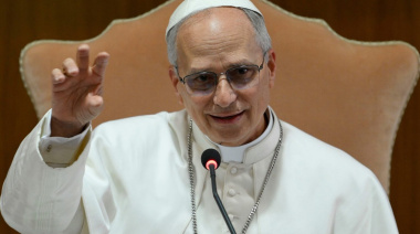 Pullaro invitó oficialmente al papa León XIV a visitar Rosario