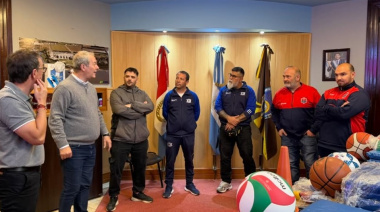 La Municipalidad entregó equipamiento deportivo a los clubes