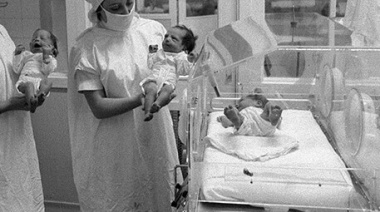 "Separaba bebés de sus madres biológicas y los entregaba por dinero"