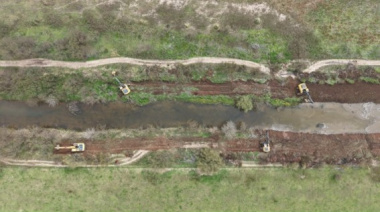 Provincia intensifica la limpieza de los canales principales en San Lorenzo y Rosario