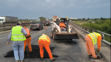 Arco Portuario inició el bacheo sobre la autopista