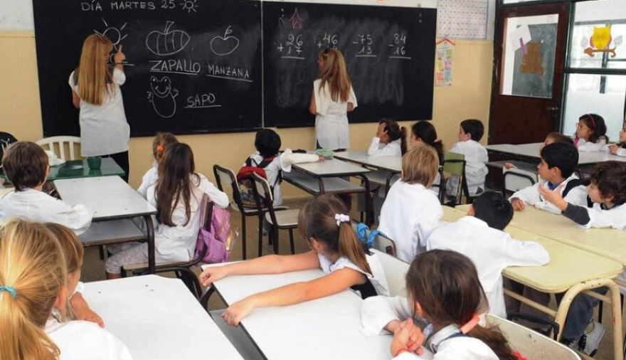 Más de 55 mil docentes, directivos, secretarios y preceptores cobran el incentivo mensual de marzo