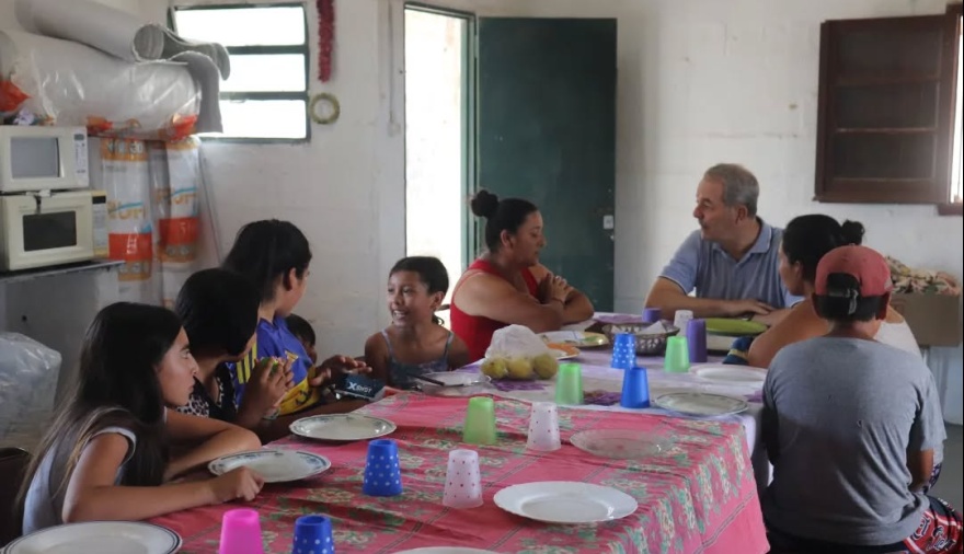 Aprueban contratación directa para garantizar el transporte escolar de estudiantes del barrio El Ombú