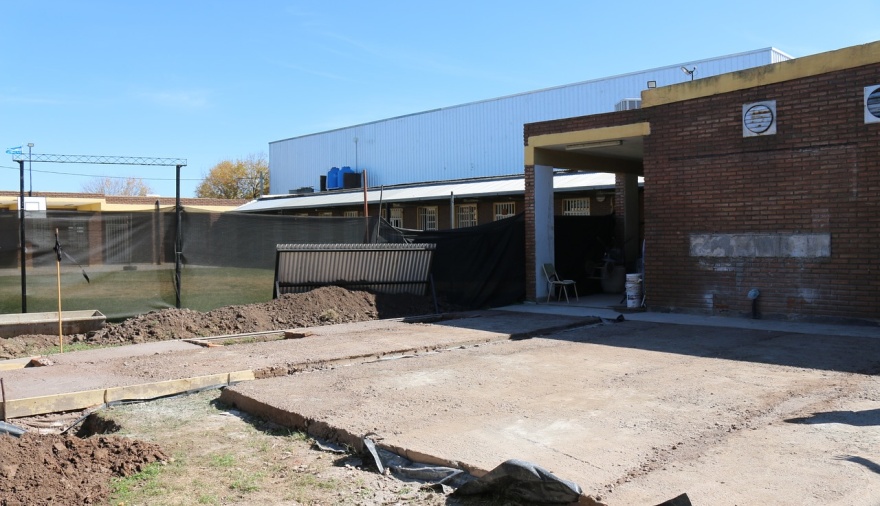 Comenzó la construcción de una nueva aula en la Técnica N° 650