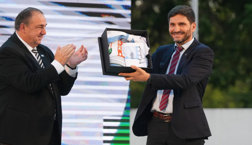 La ciudad de Santa Fe cumplió 452 años y estrenó bandera propia