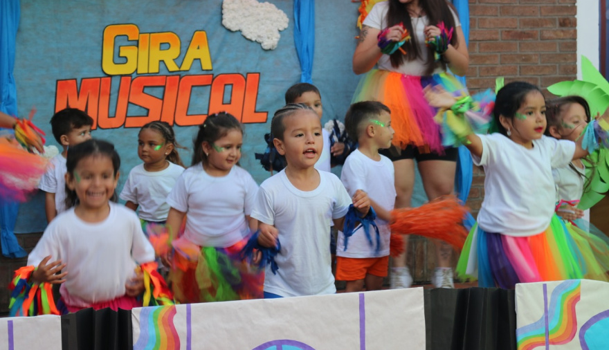 El Centro de Cuidado Infantil hizo su gala de fin de año en el Centro Cultural