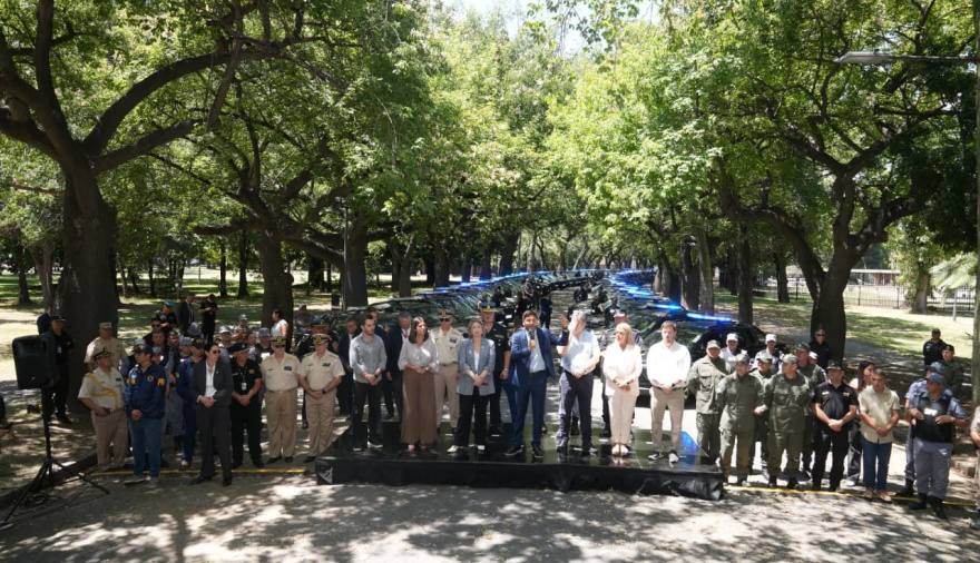 Plan Bandera: Santa Fe entregó 100 camionetas 0km a las fuerzas federales
