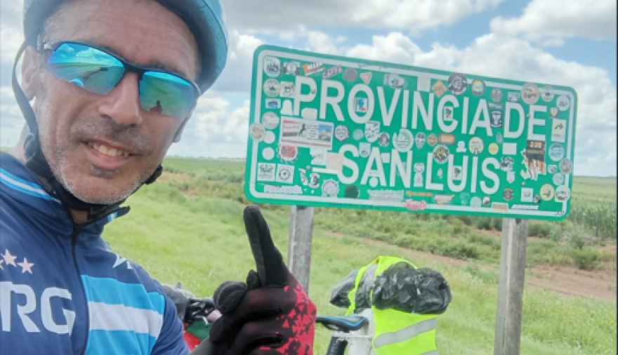 Claudio Tenaglia avanza por el país pidiendo la Ley del Ciclista