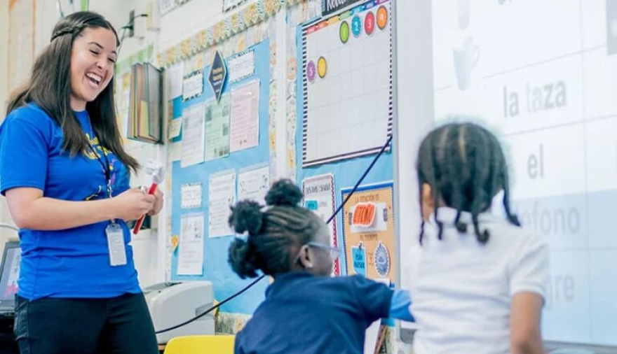 Oportunidad para docentes: Trabajar en EE.UU. y ganar hasta US$55.000 al año