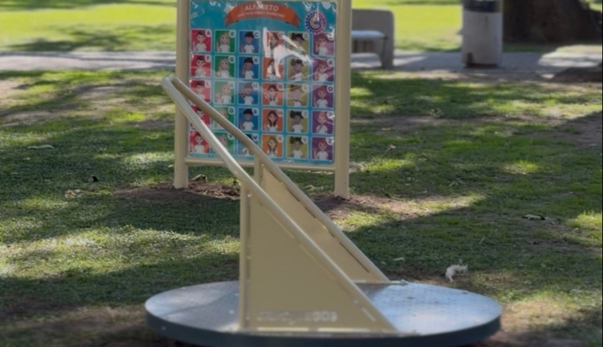 La Municipalidad instaló juegos infantiles adaptados en la Plaza 9 de Julio