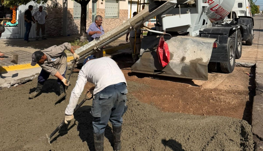 La Municipalidad retomó la renovación de paneles de hormigón