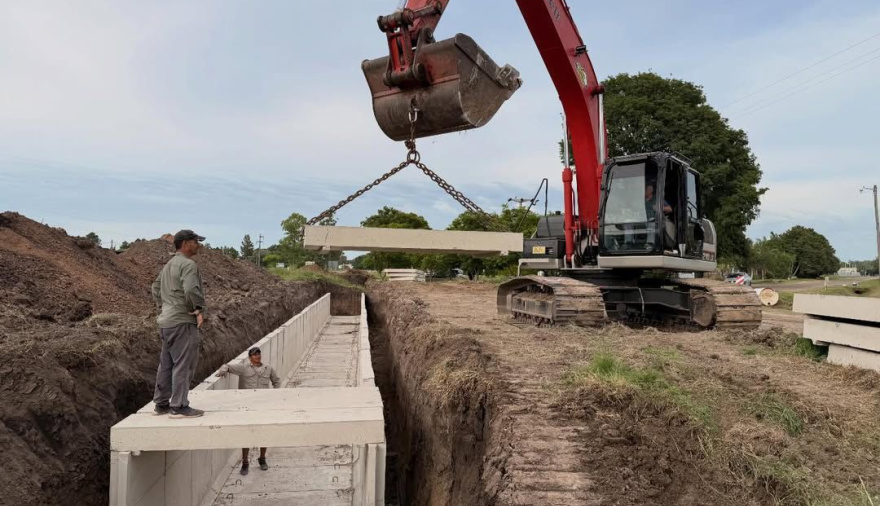 Santa Fe acelera la ejecución de obras en más de 100 localidades de alto riesgo hídrico