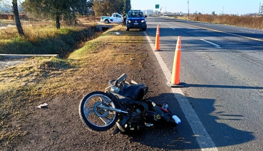 Un motociclista chocó contra un perro en la ruta 21 y está grave