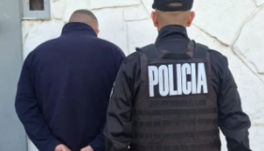 Lo buscaban desde 2019 y apareció en Arroyo Seco tras amenazar a su expareja