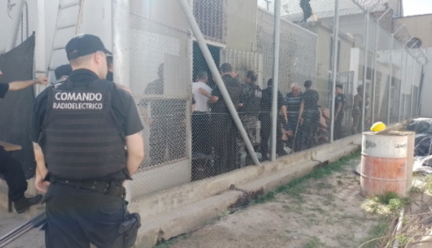 Continúa prófugo uno de los cinco evadidos de la cárcel de Villa Constitución
