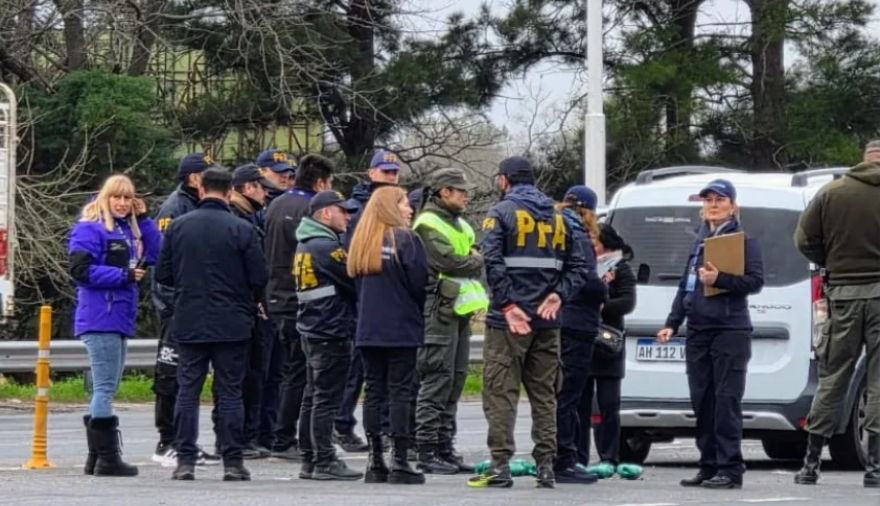 Migraciones realiza un operativo de control en el peaje de General Lagos