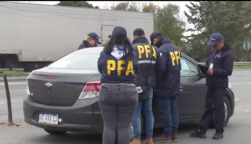Retuvieron a cinco extranjeros durante el operativo en la Ruta 9