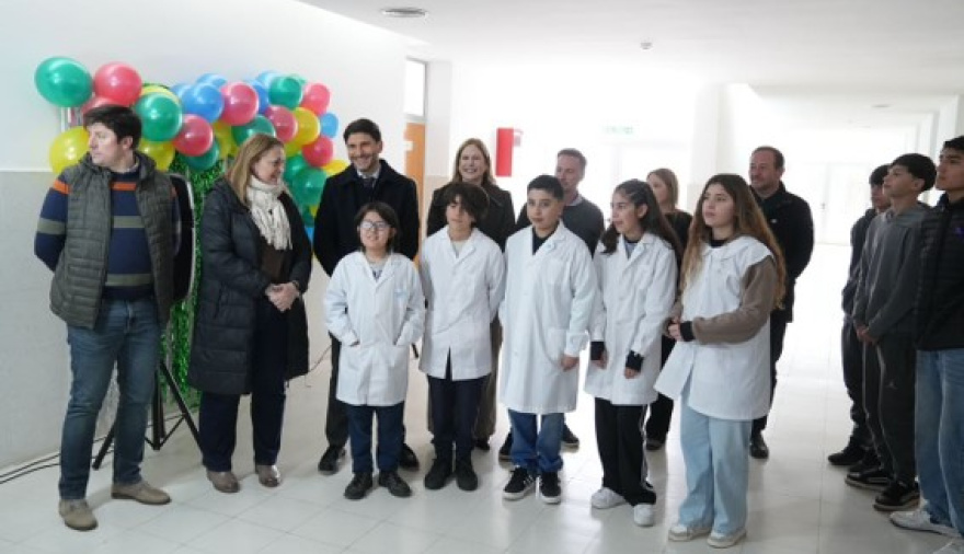 Pullaro inauguró la renovación del Centro de Salud Los Pinos, en Villa Amelia