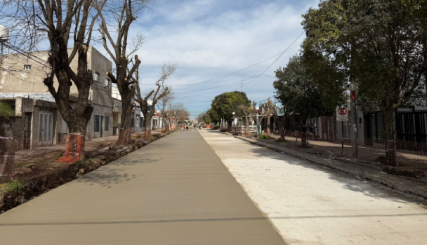 Avanza la reconstrucción del pavimento en calle Juan B. Justo