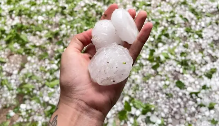 Granizo de gran tamaño sorprendió a la ciudad de San Cristóbal