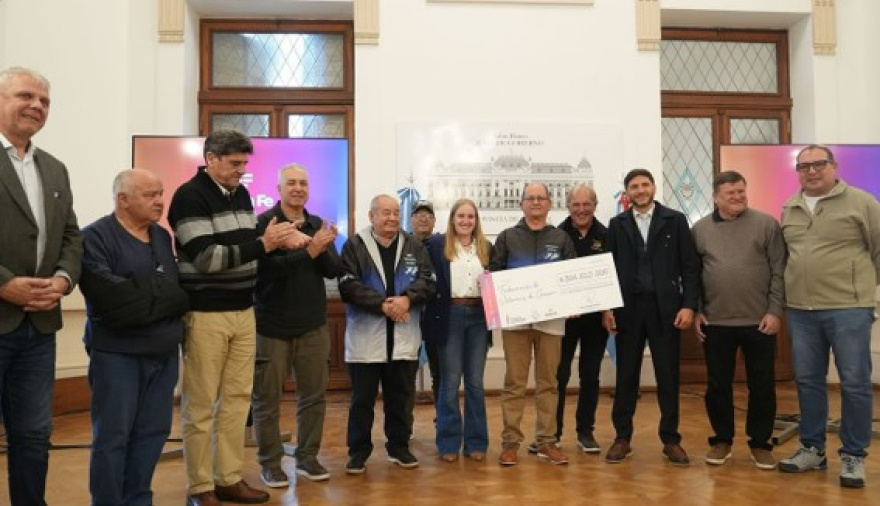 Pullaro entregó más $ 1.100 millones a tres instituciones
