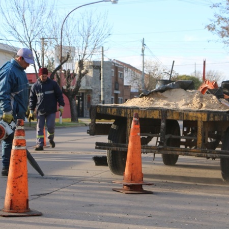 Anuncian cierre de calle Rivadavia por obras de bacheo de hormigón