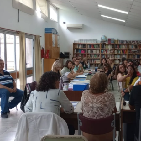 Jornada de capacitación en la Escuela Comercial “Juan Bautista Alberdi”