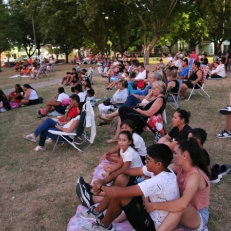 Volvió el cine a la reposera con Intensamente 2