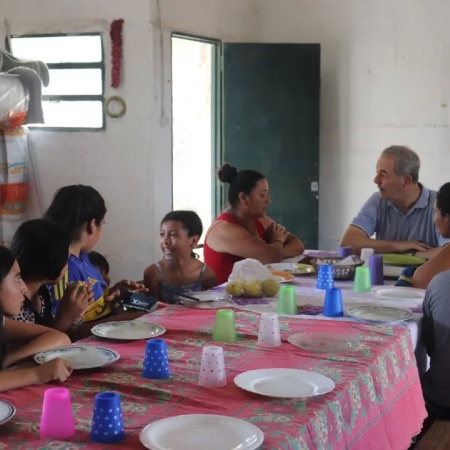 Aprueban contratación directa para garantizar el transporte escolar de estudiantes del barrio El Ombú