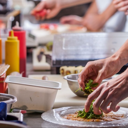 Inscriben para el nuevo curso de Manipulación de Alimentos