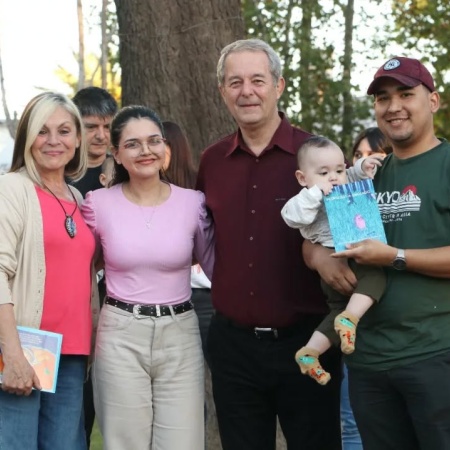 Más niños nacidos en Arroyo Seco recibieron un libro de cuentos