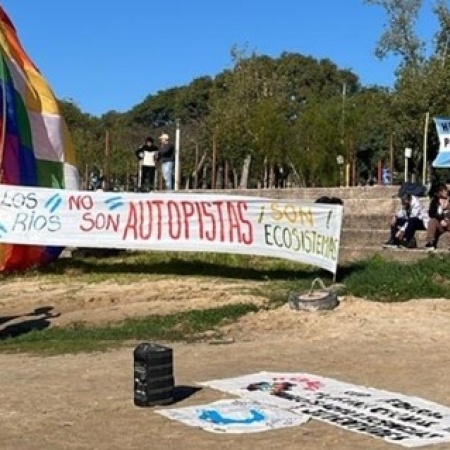 Kayakistas iniciaron una remada colectiva en defensa de los ríos