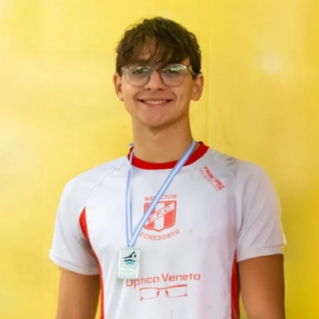Una hora de nado solidario en el Polideportivo de Pueblo Esther a beneficio de Matías Bottoni