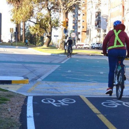En el Día Mundial de la Bicicleta la Provincia lanza la campaña “Hacete ver”
