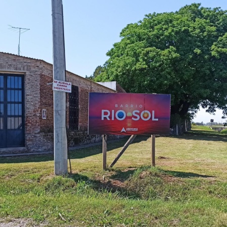 Vecinos del barrio Río Sol reclaman una dársena e iluminación en el acceso por la ruta 21