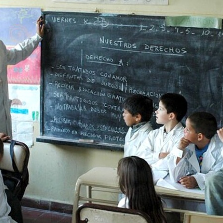 Más de 51 mil docentes, directivos, secretarios y preceptores cobrarán el incentivo mensual de mayo
