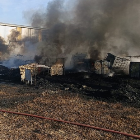 El incendio en la recicladora de cubiertas se habría iniciado en una máquina