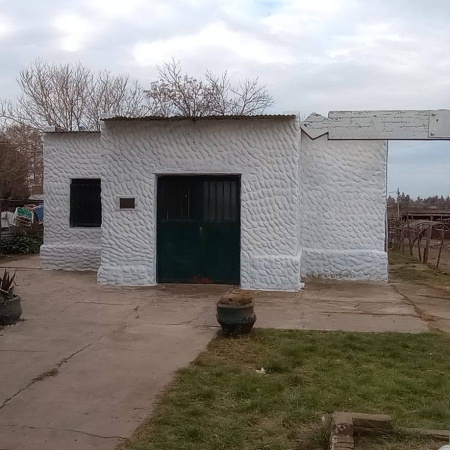 Voluntarios repararon y pintaron la Capilla María Auxiliadora de El Ombú