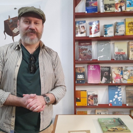 Decur: “En la biblio encontré todos los libros raros que me marcaron muchísimo”