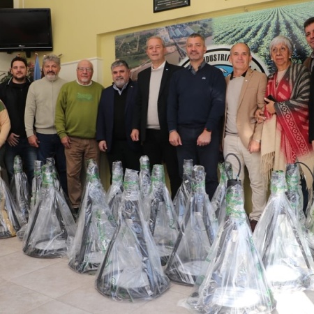 El Centro Comercial entregó nuevas luminarias led para calle Belgrano