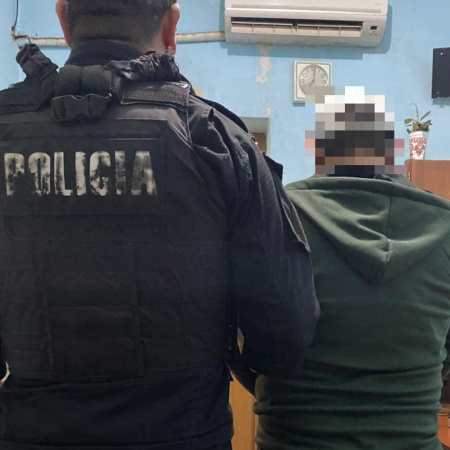 Tenía pedido de captura y fue detenido con dos millones de pesos en la guantera