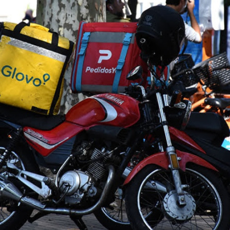 Se aprobó la ordenanza que regula el estacionamiento para motos de delivery