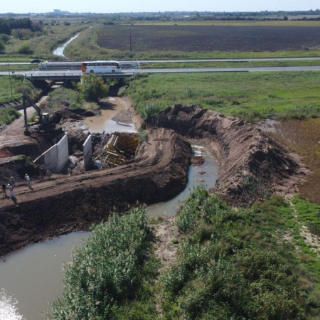 Avanzan las obras en el Arroyo Frías para evitar inundaciones en la región