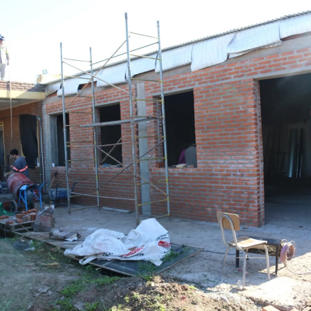 Tonelli recorrió  la nueva aula que se construye en la Escuela Técnica N° 650
